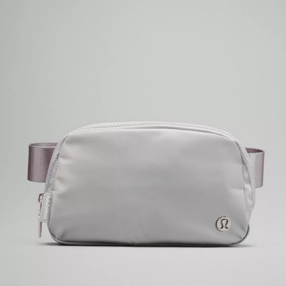 lululemon athletica Handbags - Lululemon everywhere belt bag silver drop
